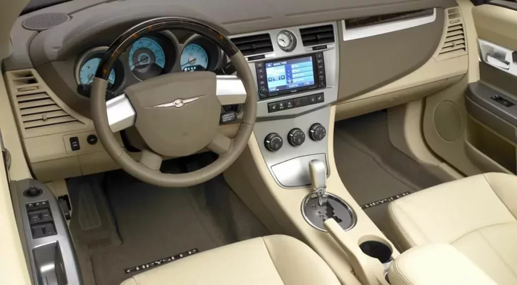 Gratka dla fanów amerykańskiej motoryzacji. Ten Chrysler jest dziś do kupienia już w okolicach 5 tysięcy złotych