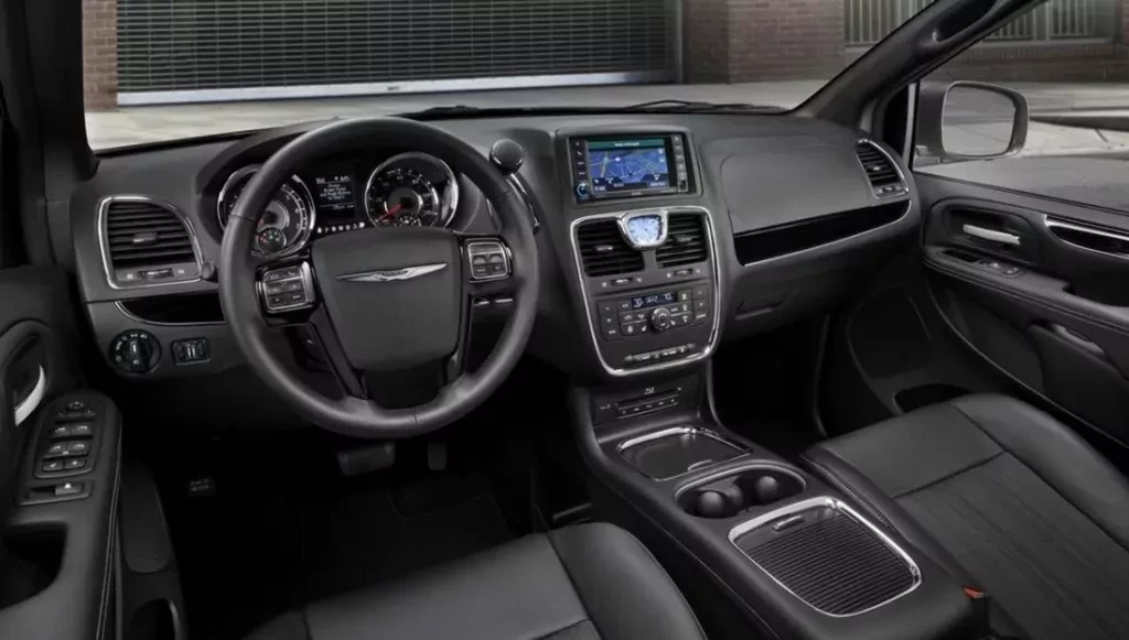 To amerykańska klasyka. Rodzinny minivan z potężnym V6 pod maską. Kosztuje niecałe 30 tysięcy złotych