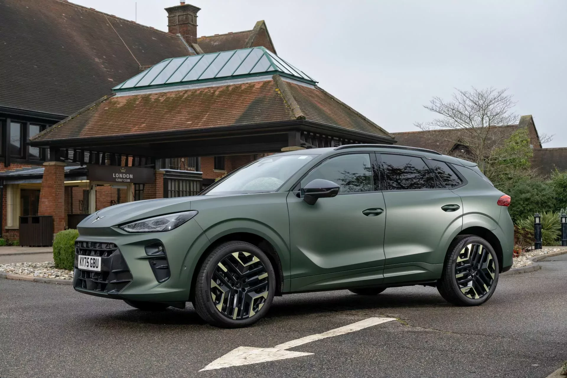 Cupra Terramar SUV silnik cena moc spalanie osiagi benzyna hybryda opinie oceny zalety wady