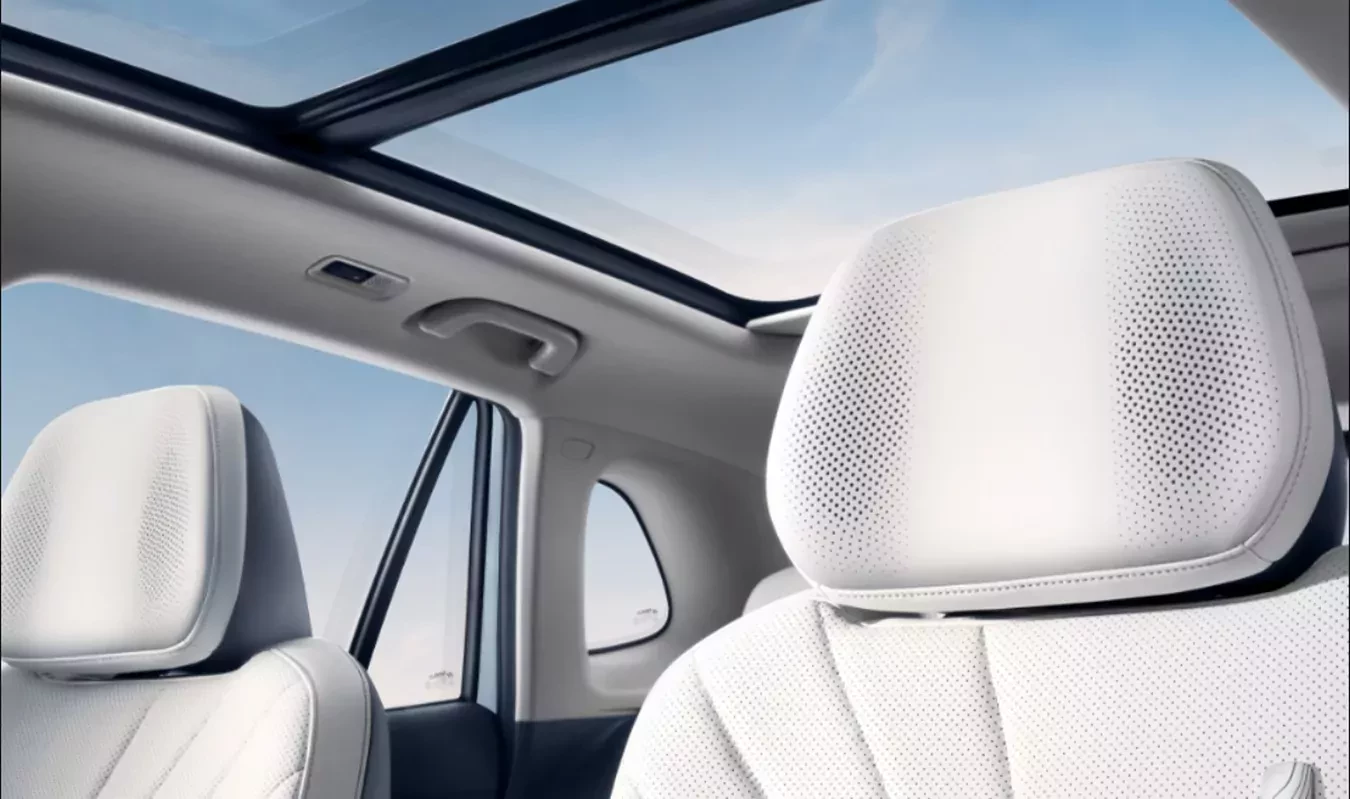 Geely E5 zdjecie foteli i dachu panoramicznego