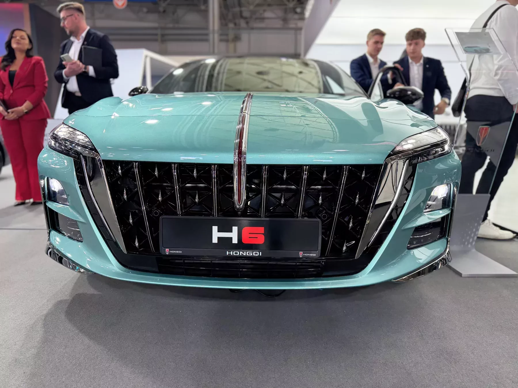 Zielony Hongqi H6 Deluxe na Poznan Motor Show 2026