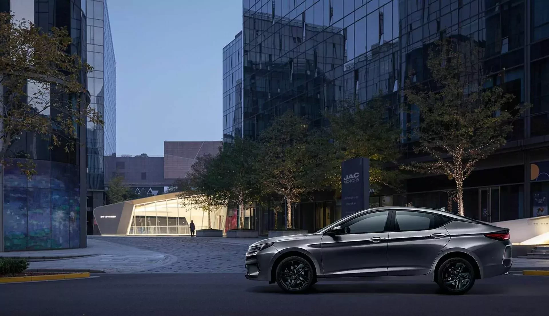 JAC J7 Plus sedan silnik benzyna moc pojemność osiągi cena ceny opinie oceny zalety wady