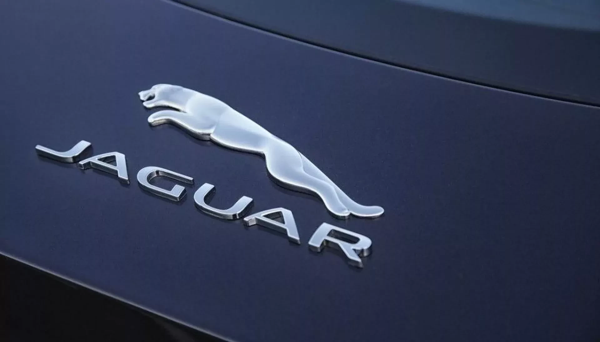 Sportowy Jaguar wygląda jak milion dolarów i ma niesamowity silnik. Cena wydaje się śmiesznie niska