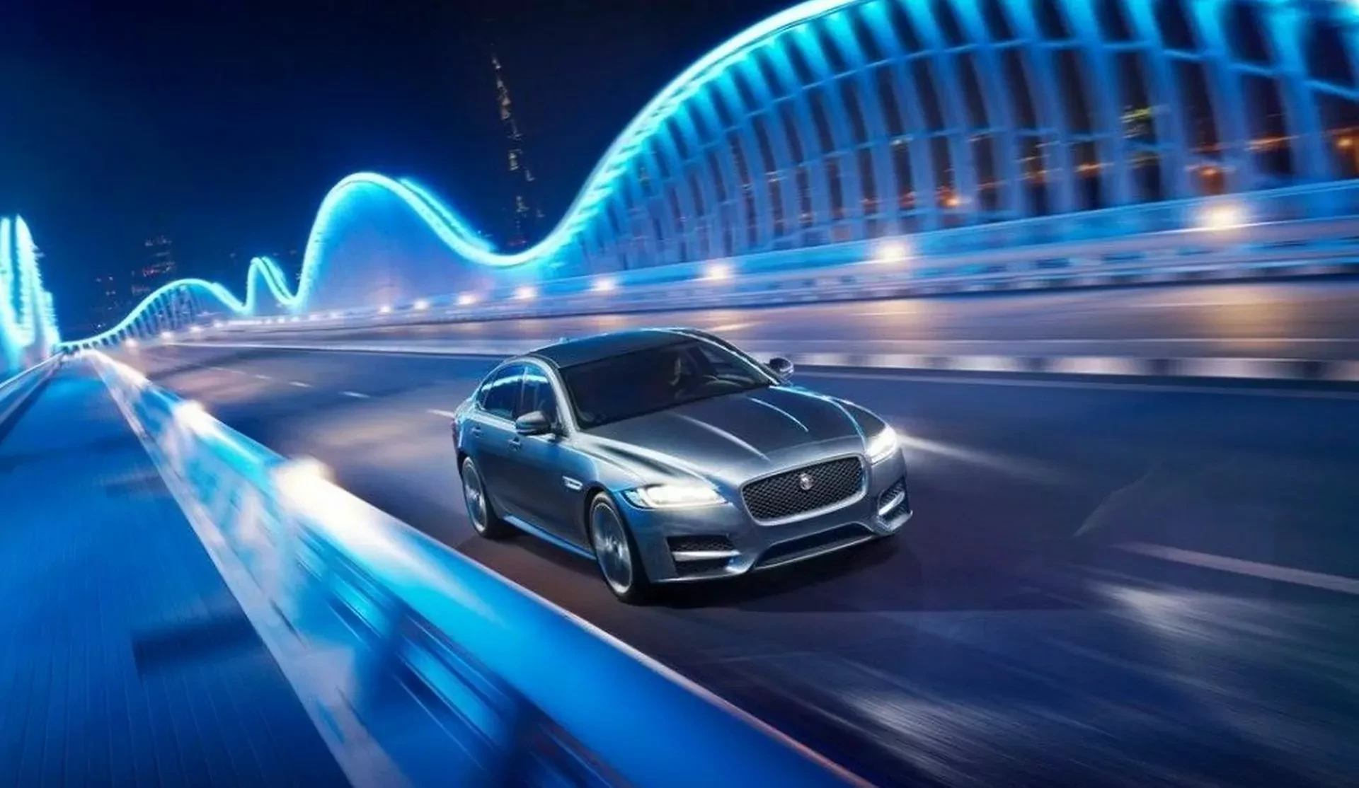 Sportowa limuzyna przez cały czas zachwyca. Ten Jaguar ma w sobie coś wyjątkowego, jego cena zaskakuje