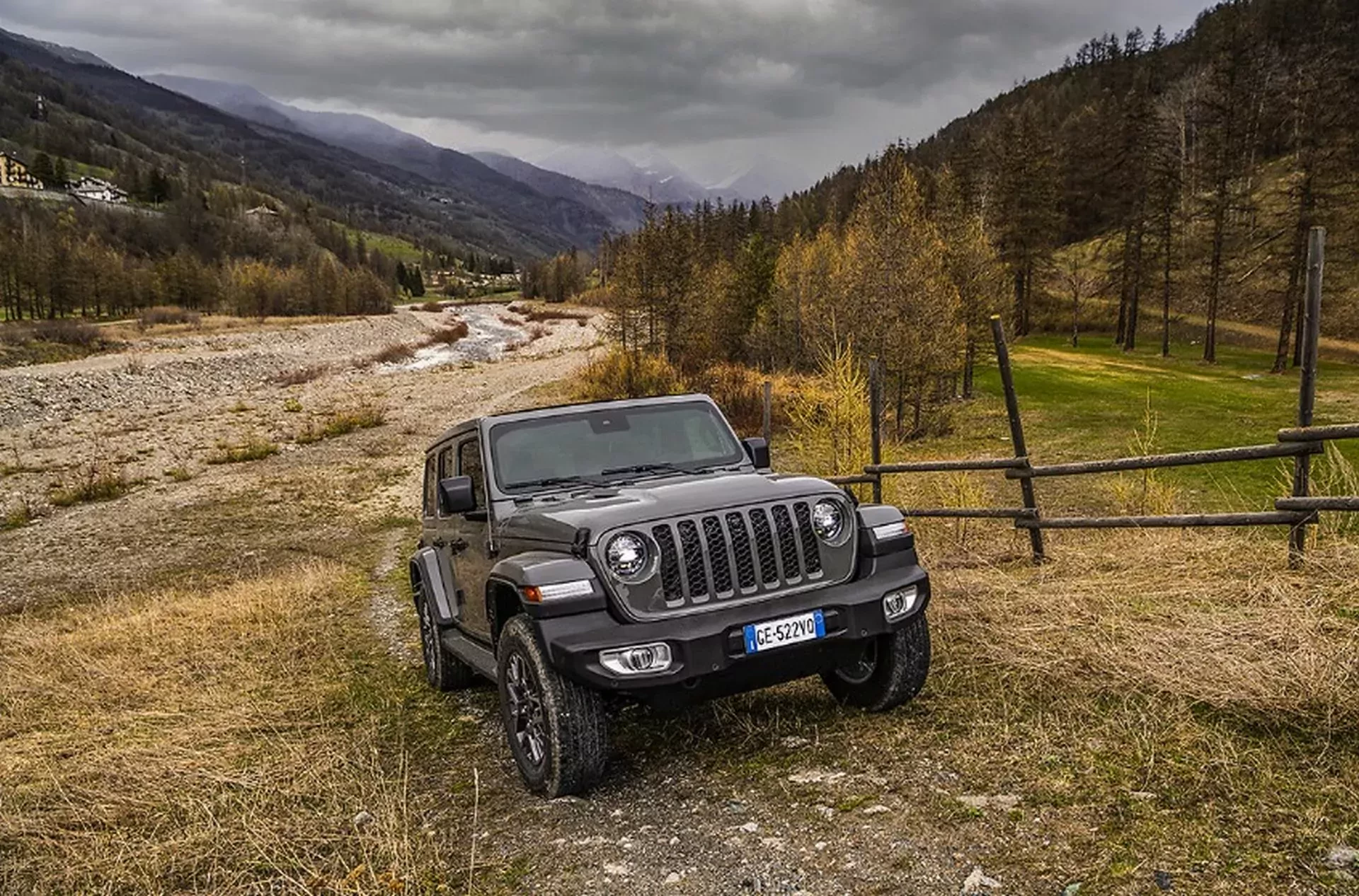 Jeep Wrangler SUV terenowy terenówka silnik cena ceny używany trzecia generacja moc osiagi opinie oceny zalety wady