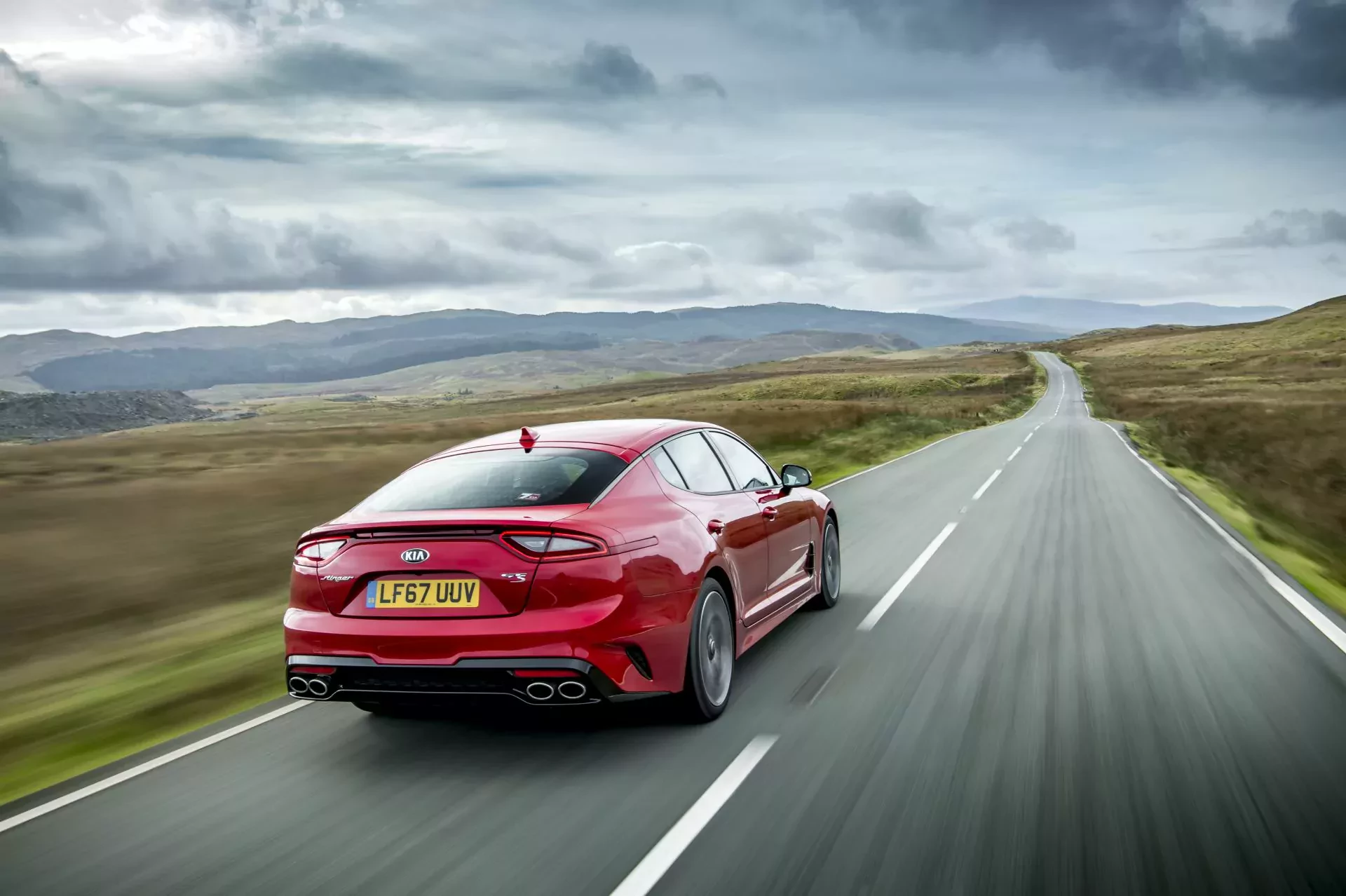Kia Stinger silnik benzyna diesel moc osiągi cena ceny używany otomoto autocentrum opinie oceny zalety wady
