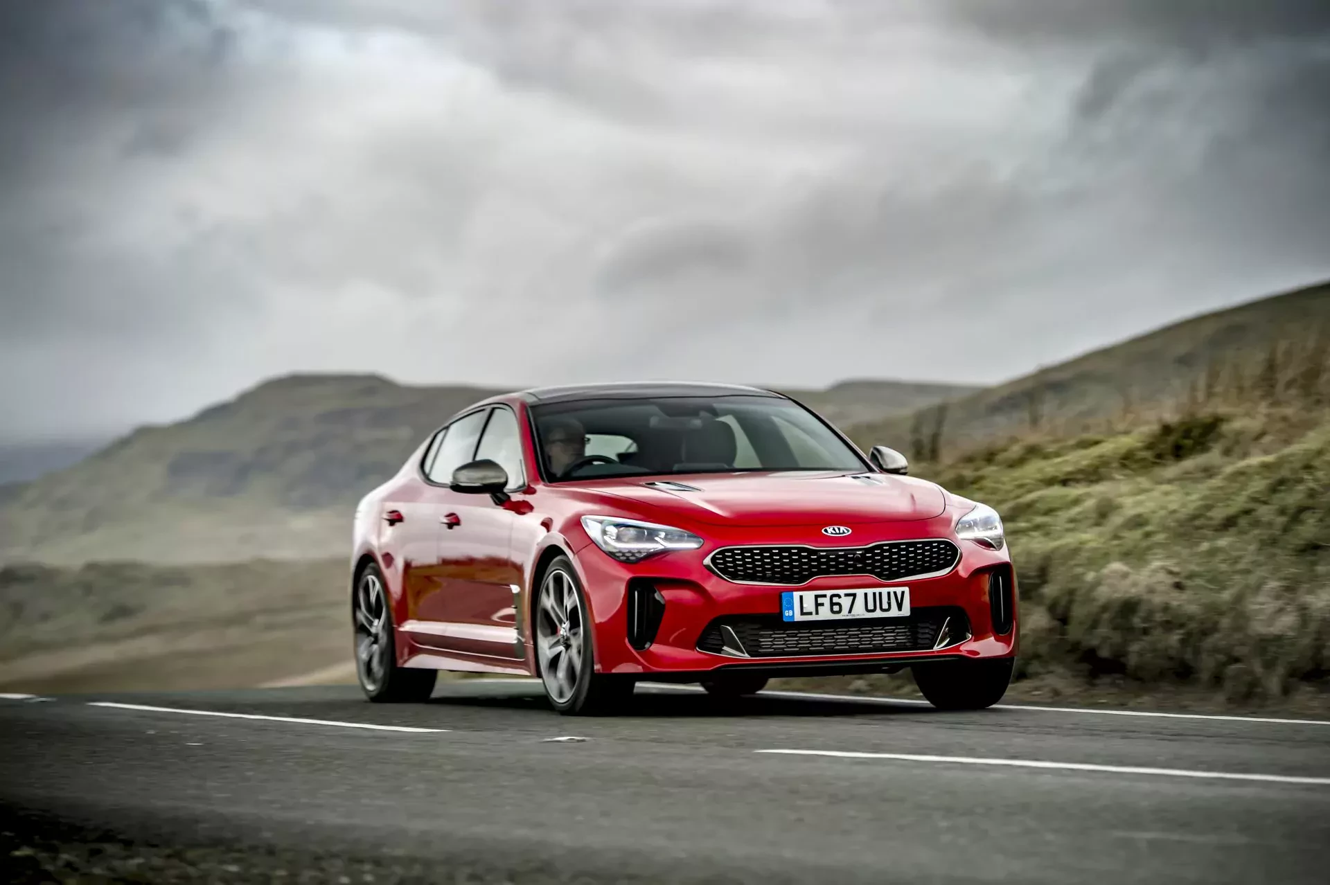 Kia Stinger silnik benzyna diesel moc osiągi cena ceny używany otomoto autocentrum opinie oceny zalety wady