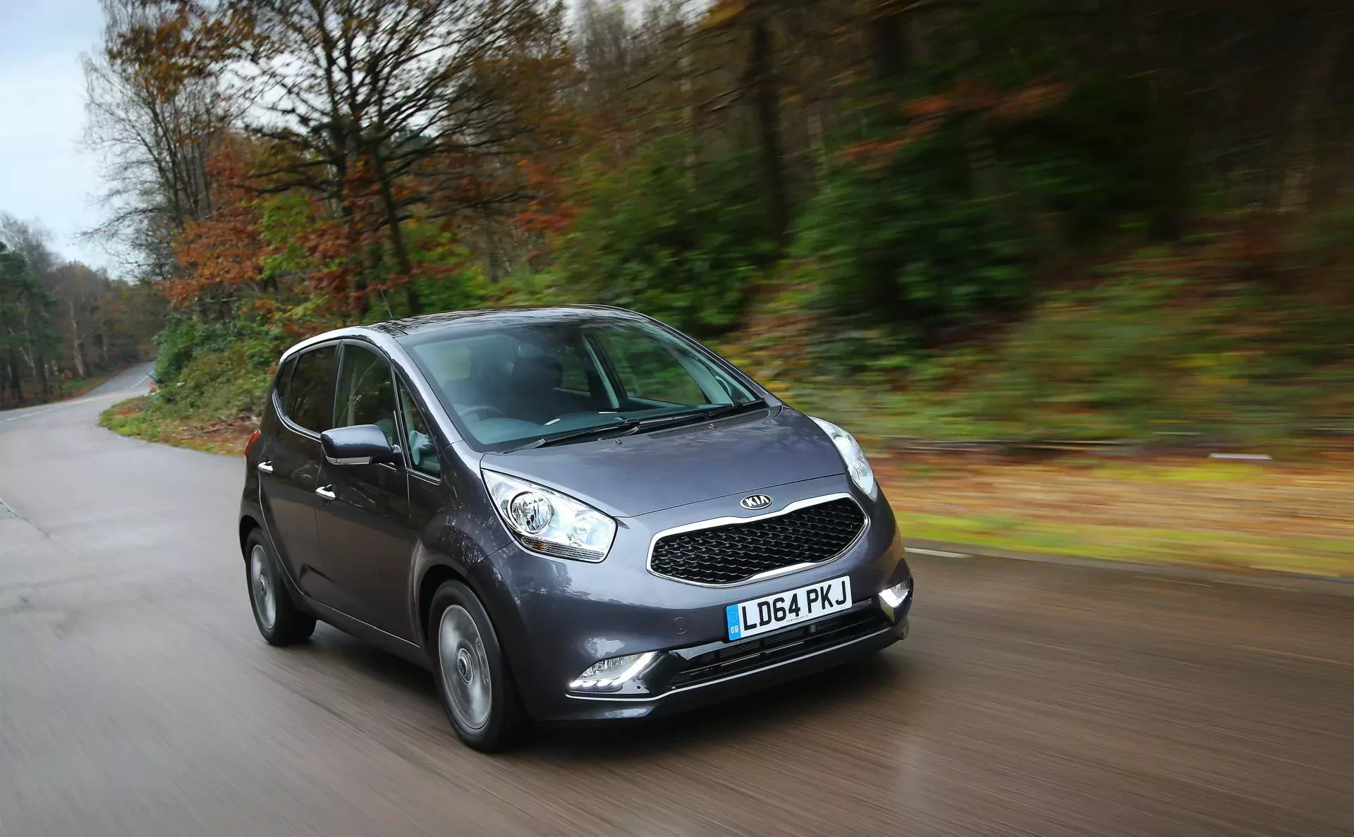 Kia Venga minivan rodzinny samochód silnik benzyna diesel moc spalanie opinie oceny zalety wady używany cena ceny