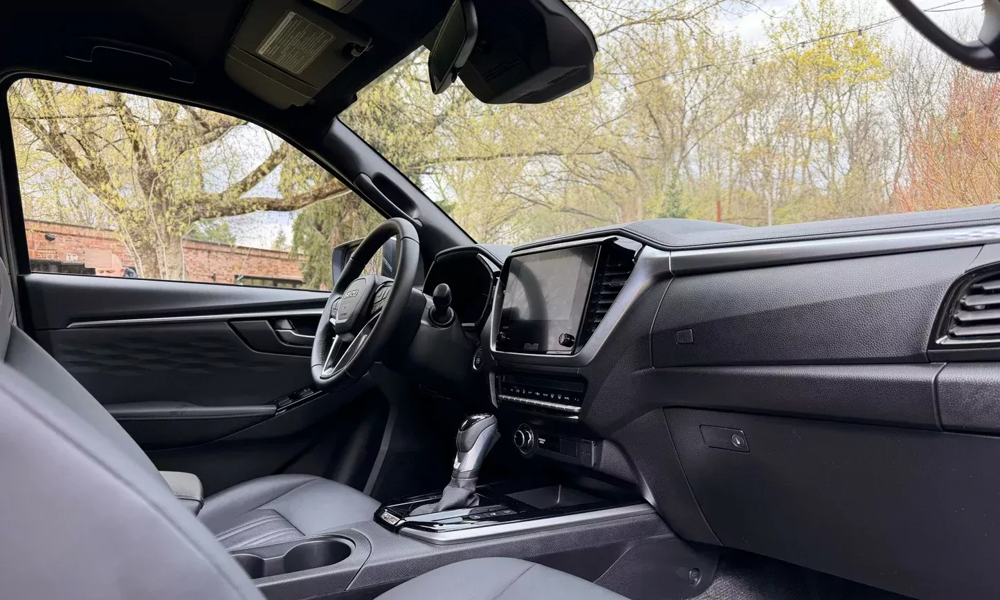 Wnętrze kabiny Isuzu D-Max 2026