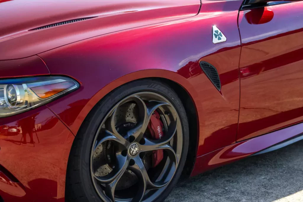 510-konna Alfa Romeo Giulia za 111 tysięcy złotych. Ma niski przebieg i jest w świetnym stanie