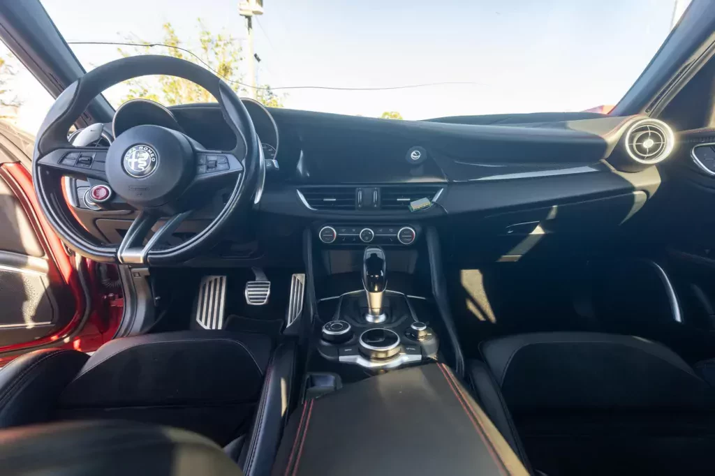alfa-romeo-giulia-quadrifoglio-uzywana