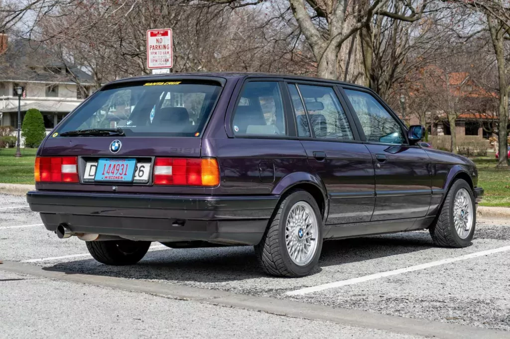 bmw-e30-touring-przypadek