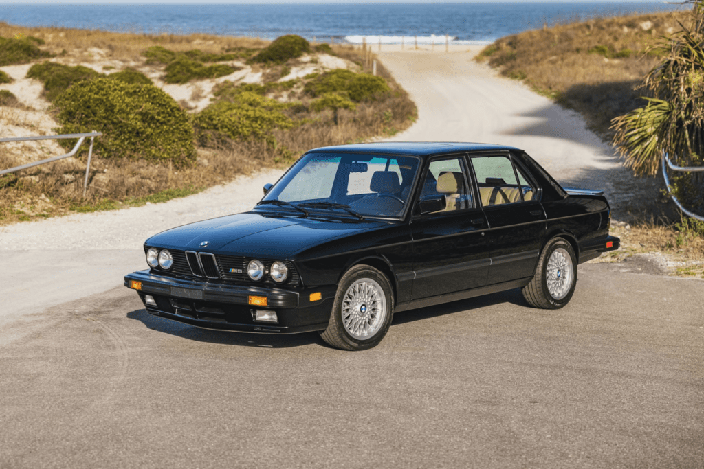 bmw-m5-e28-rekordowa-suma