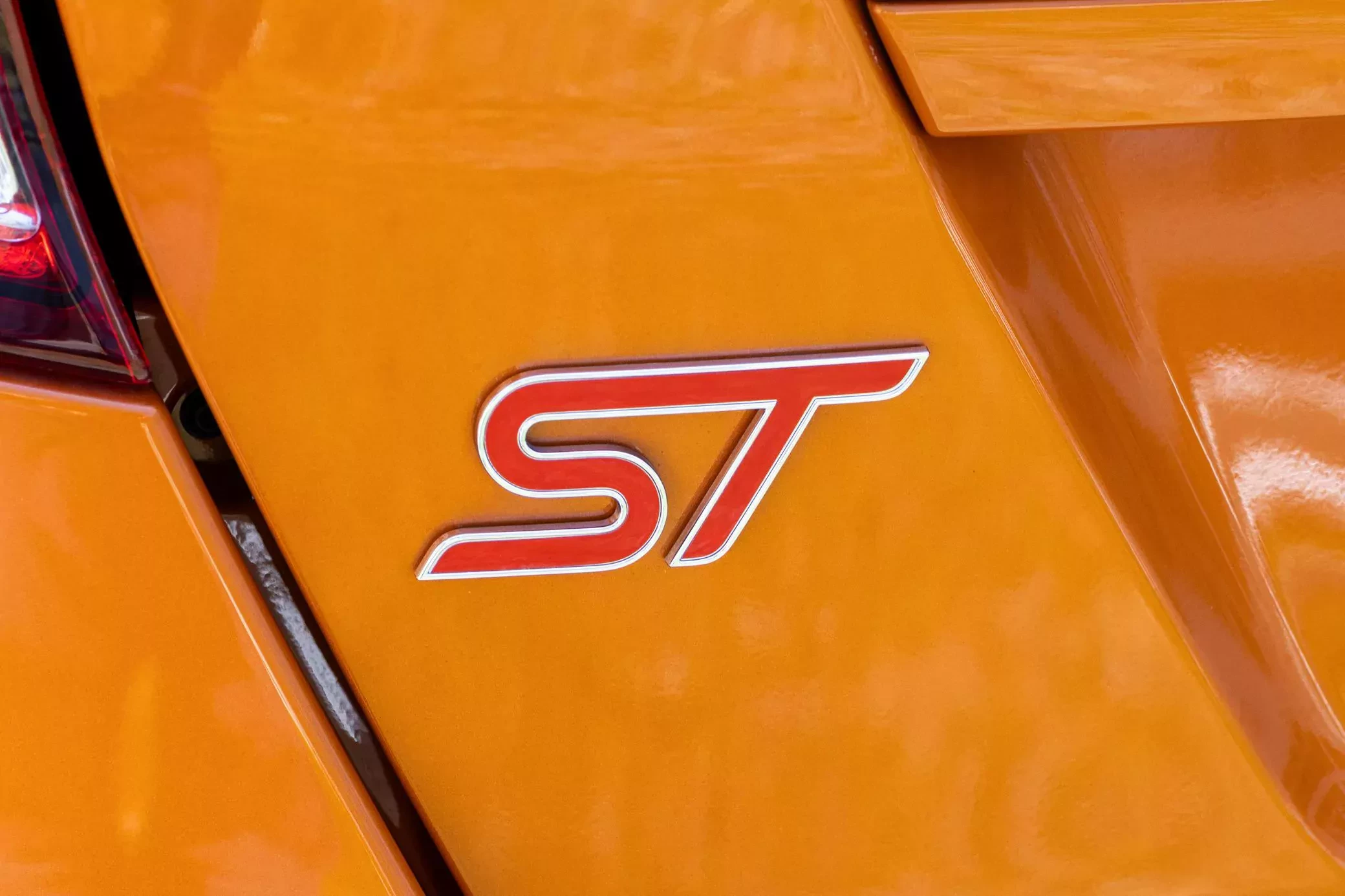 Ford zakończył produkcję tego modelu 3 lata temu. Prawie nowy egzemplarz za 91 tys. złotych