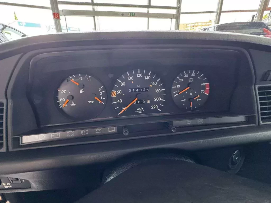 Ten Mercedes będzie jeździł jeszcze w 2091 roku. Jest praktycznie nowy i ma świetną cenę