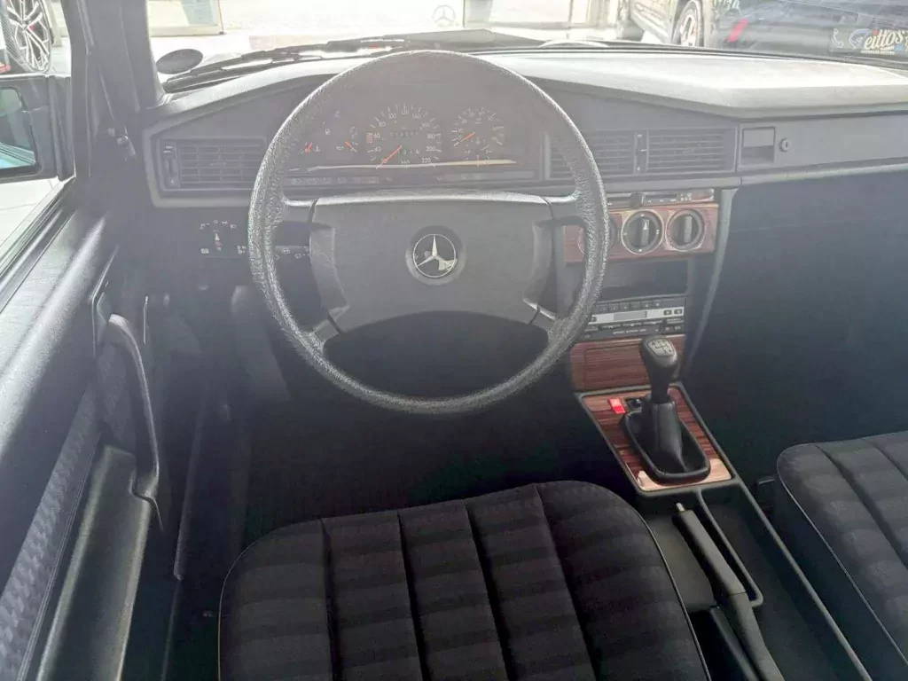 mercedes-190e-niski-przebieg-4