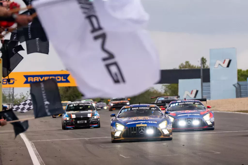 24h Nürburgring w 10 minut. najważniejsze punkty wyścigu, awaria Verstappena i Dacia Logan