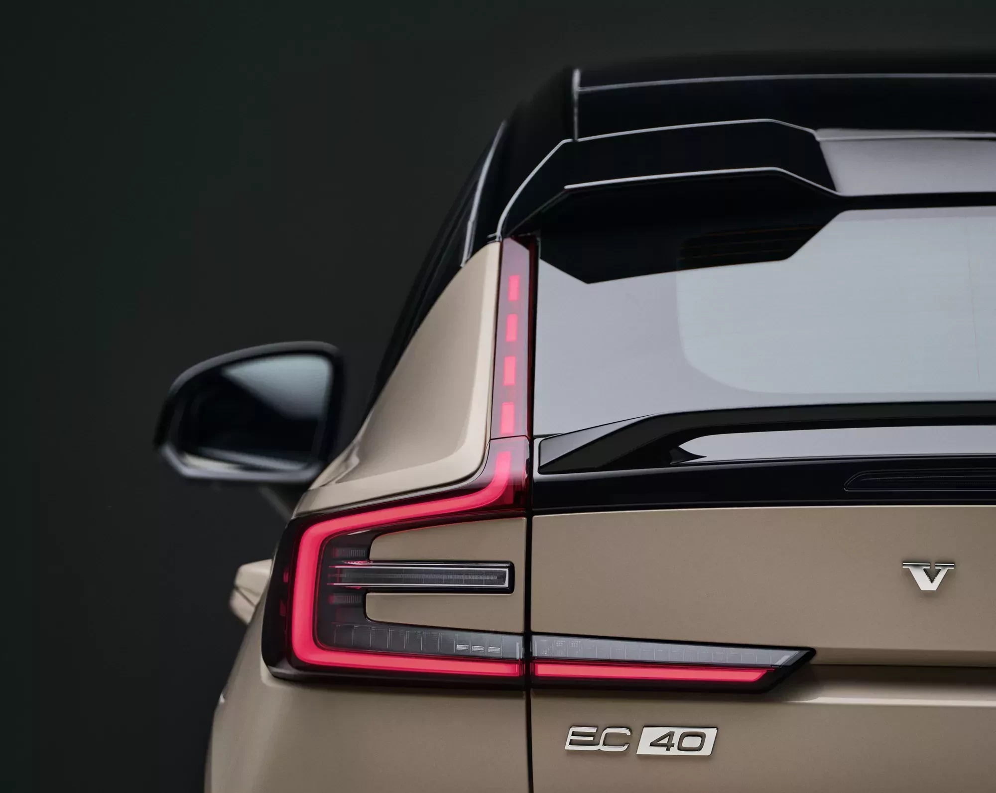 SUV premium tańszy od Volvo XC60, a choćby Toyoty RAV4, sprzedaje się tu na miarę bestsellera. Zamówienia spływają lawinowo