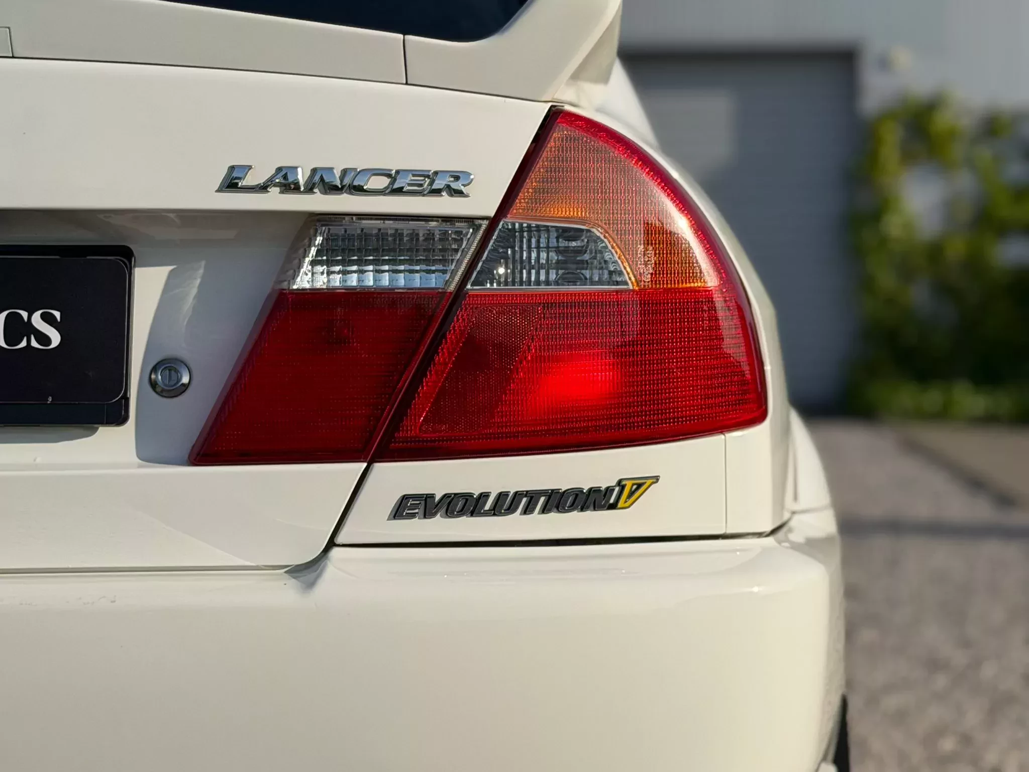 Polak wystawił Mitsubishi Lancera Evo V za zaporową cenę. choćby nie zdążył mrugnąć oczami