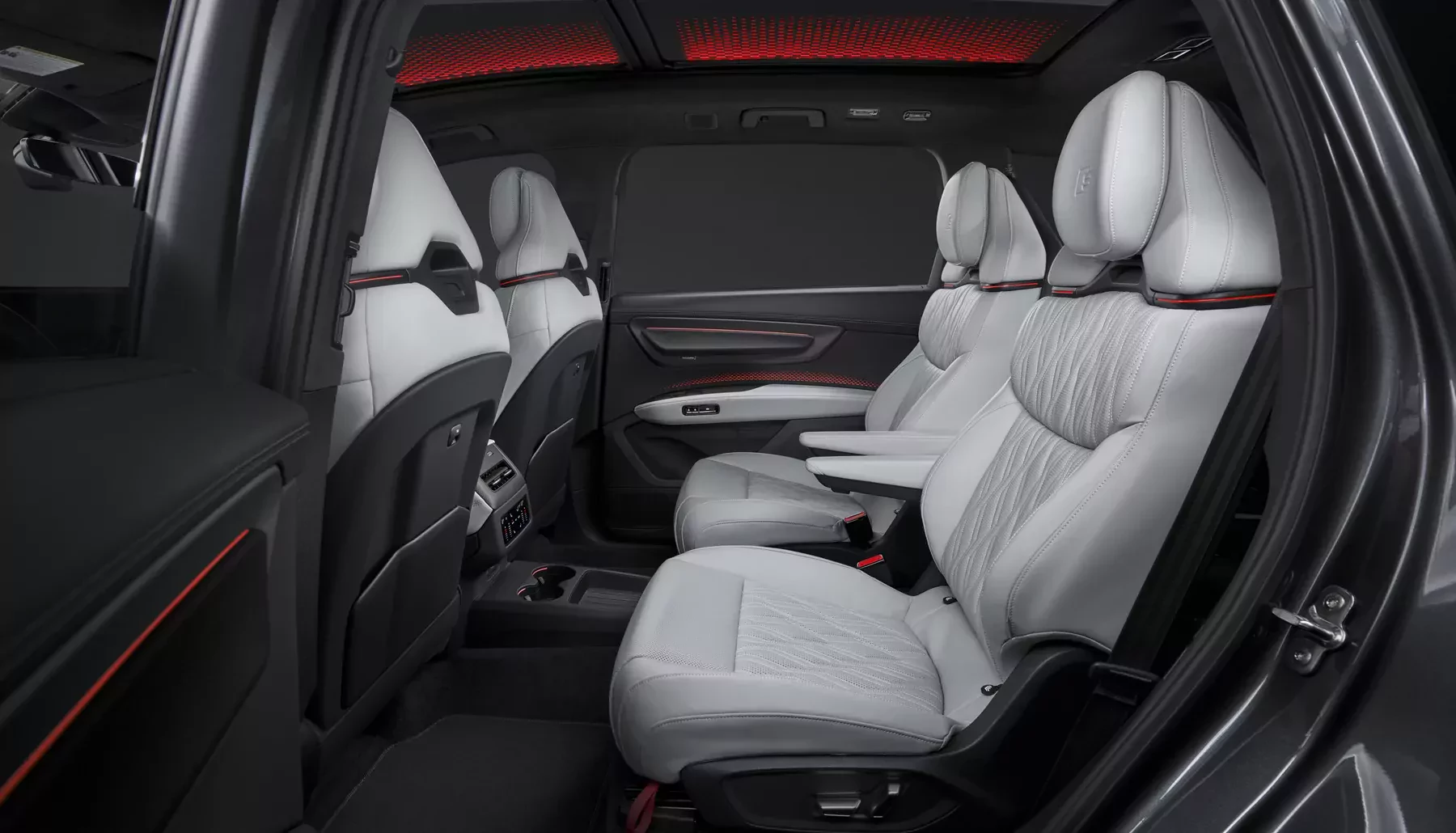 Audi Q9 oficjalnie -zdjecie drugiego rzędu siedzeń