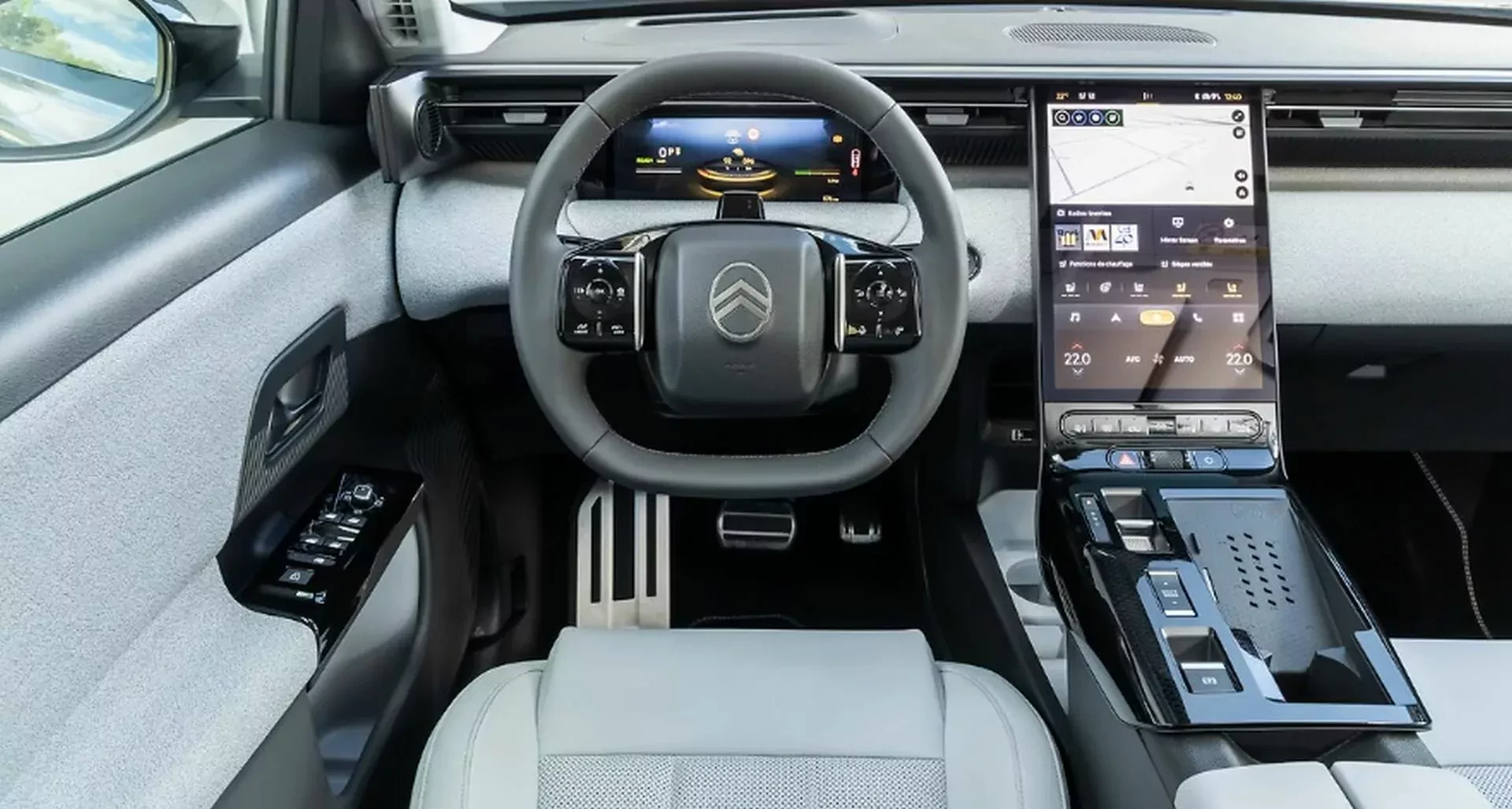 Ten Citroen jest oficjalnym samochodem kolarskiego Giro d’Italia. Pełne zaufanie do francuskiej technologii