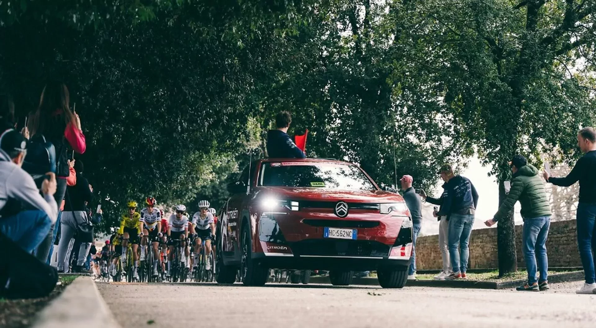 Citroen C5 Aircross SUV Giro d Italia wyścig kolarski samochód oficjalny partner