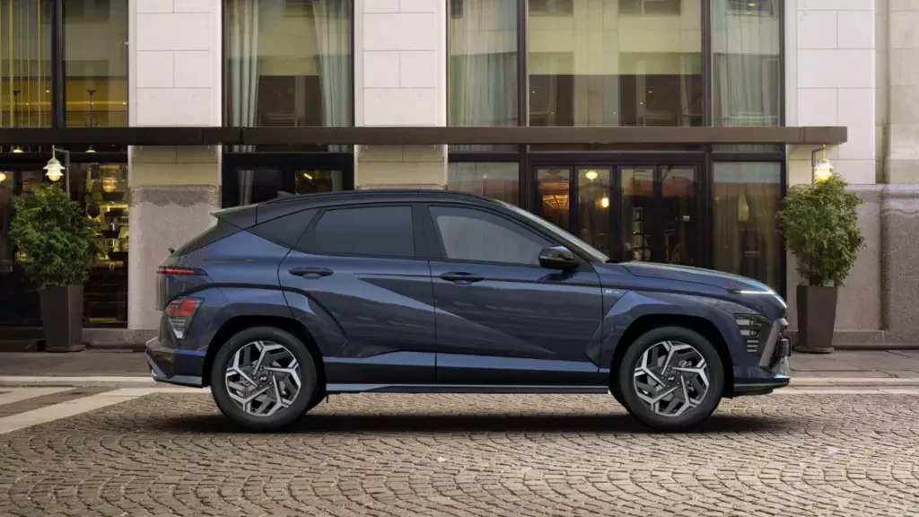 Zapomnij o Toyocie Corolla Cross. Hybrydowy SUV Hyundaia jest tak samo dobry, a oszczędza 17 000 zł