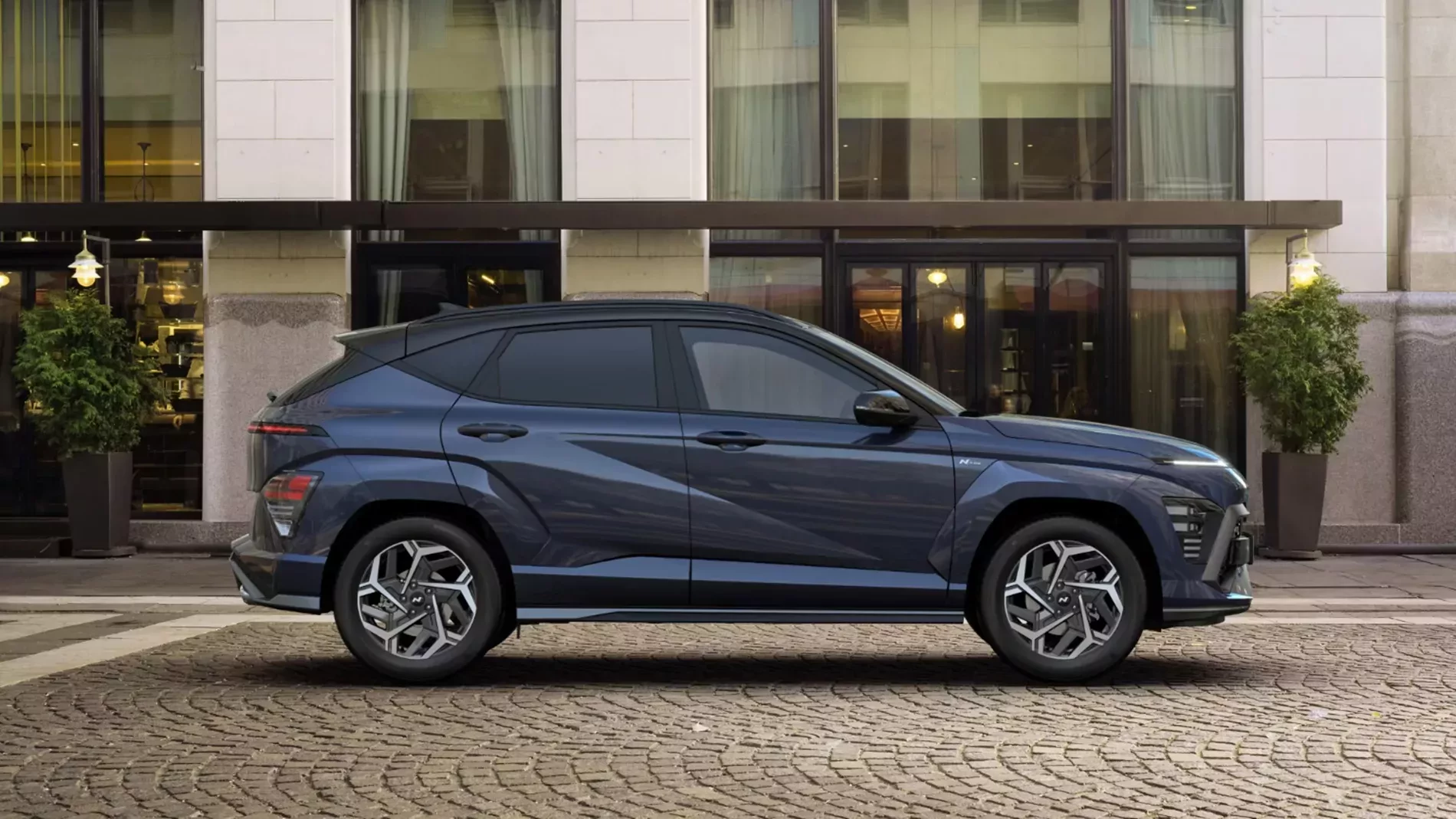 Zapomnij o Toyocie Corolla Cross. Hybrydowy SUV Hyundaia jest tak samo dobry, a oszczędza 17 000 zł
