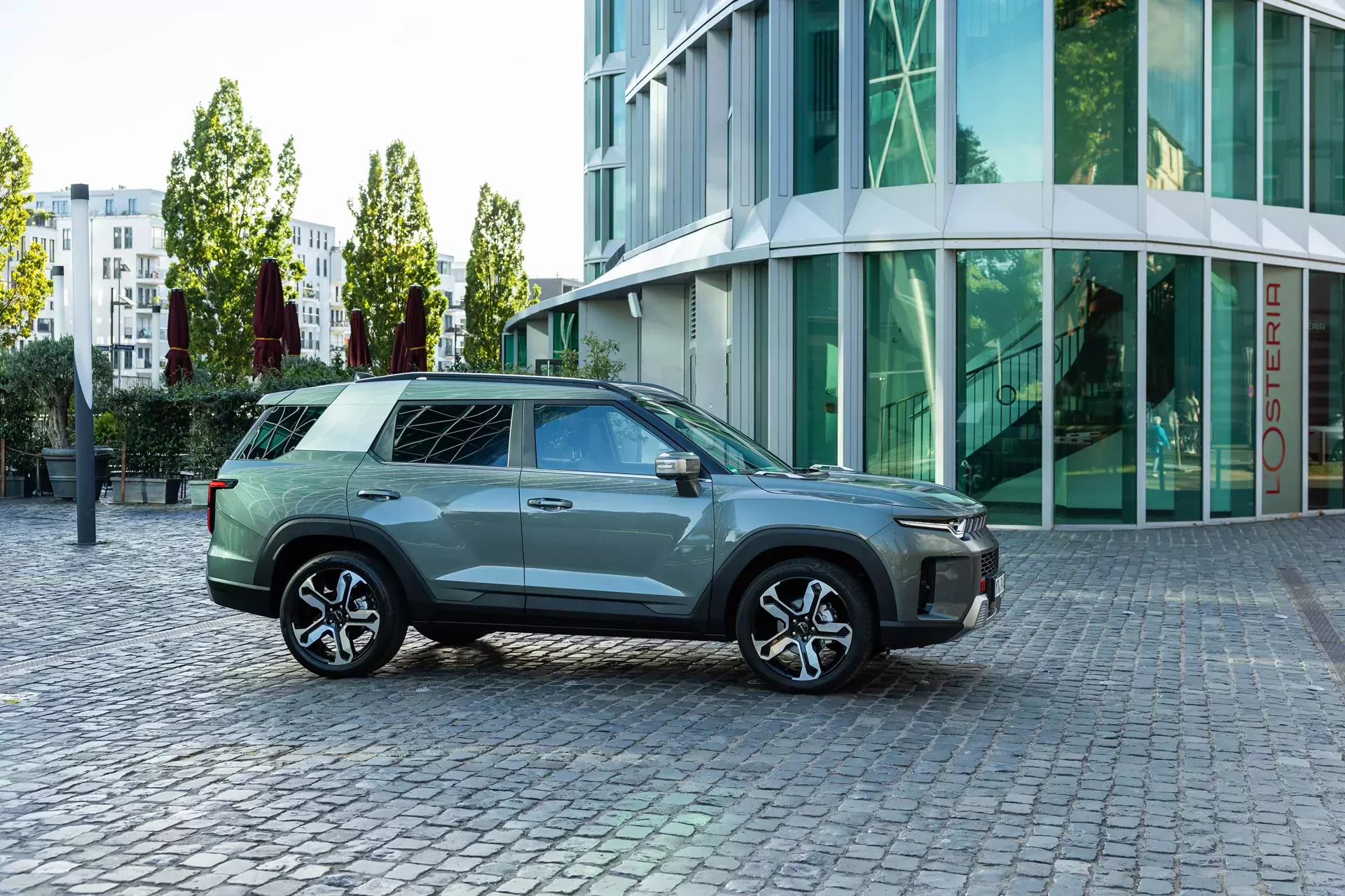 Koreański SUV nie musi grać znaczkiem. Deklasuje RAV4 wielkim bagażnikiem i stylem premium oszczędzając ponad 40 000 zł