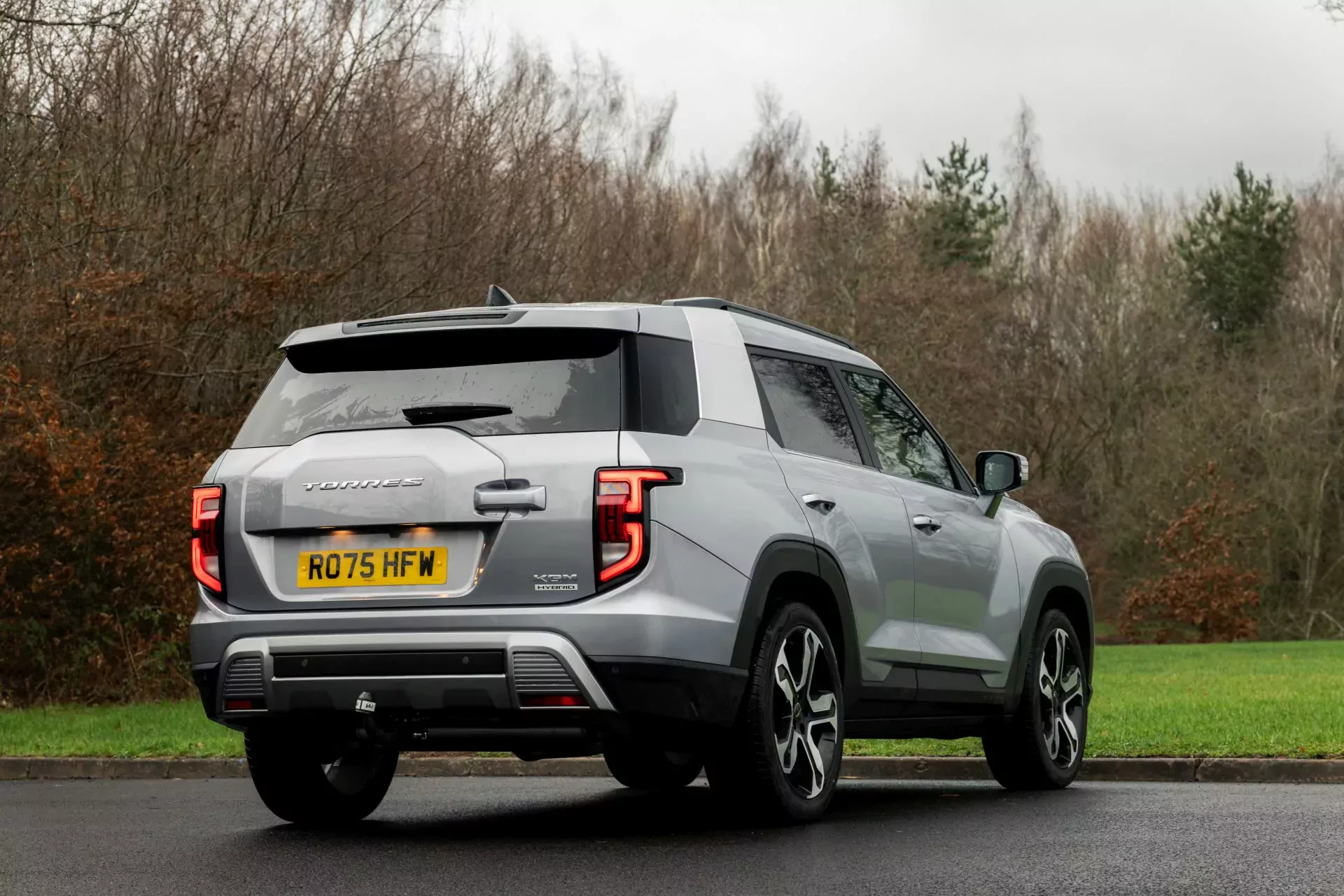 KGM Torres SsangYong SUV korea opinie oceny zalety wady cena ceny nowy używany napęd silnik benzyna skrzynia biegów