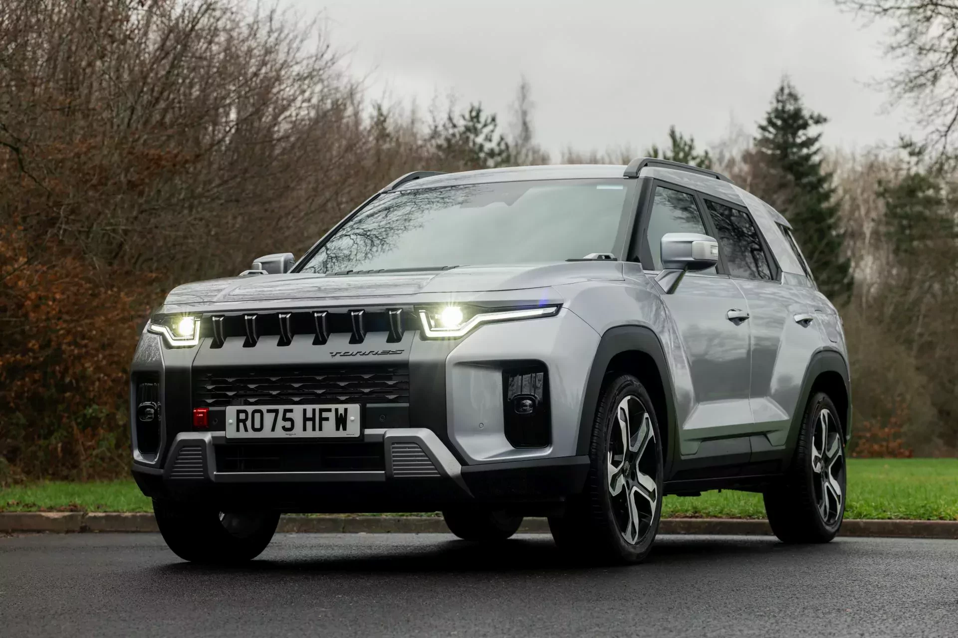 KGM Torres SsangYong SUV korea opinie oceny zalety wady cena ceny nowy używany napęd silnik benzyna skrzynia biegów