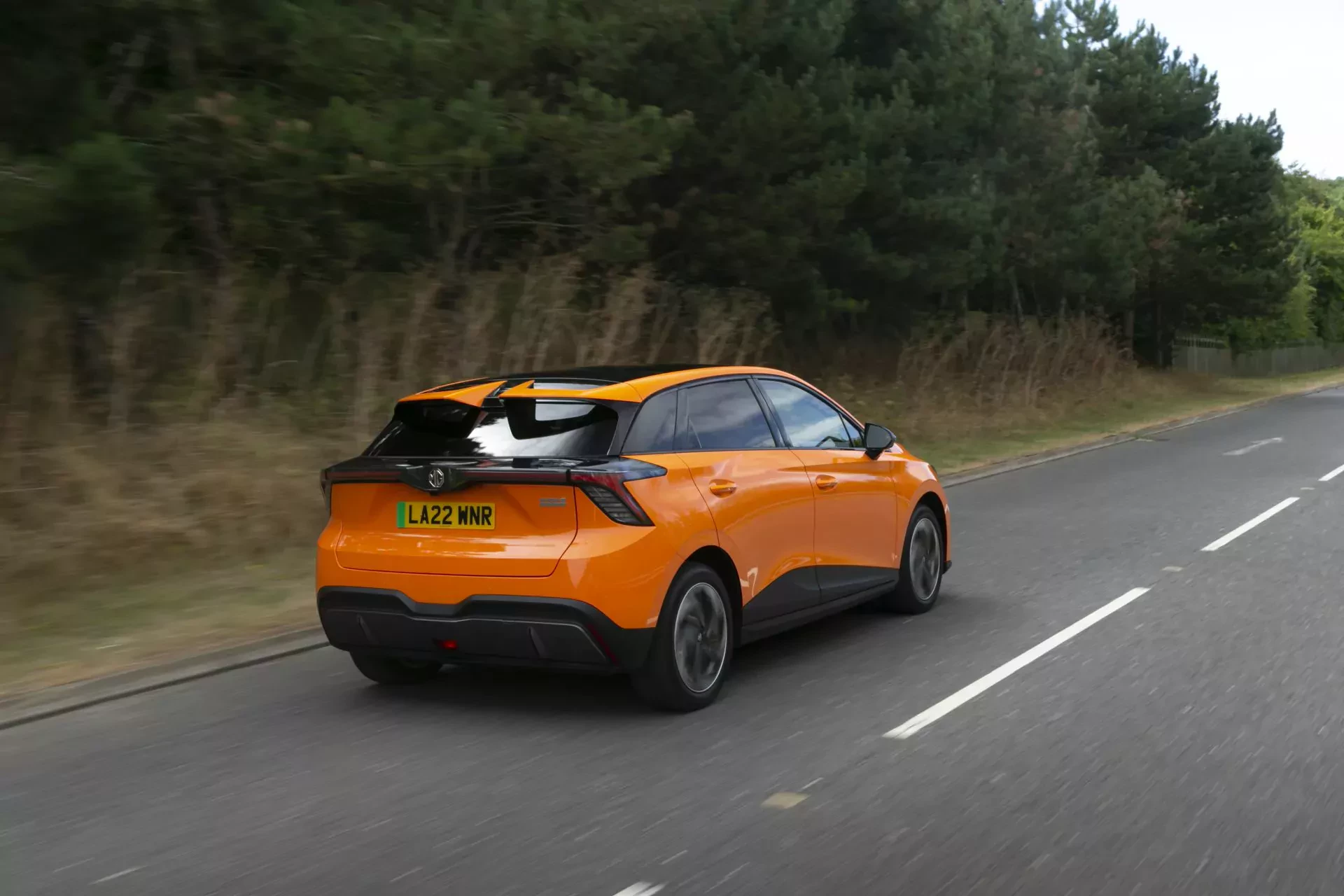 MG4 hatchback elektryczny samochód tanio tani chiński MG cena ceny opinie oceny zalety wady zasięg nowy używany