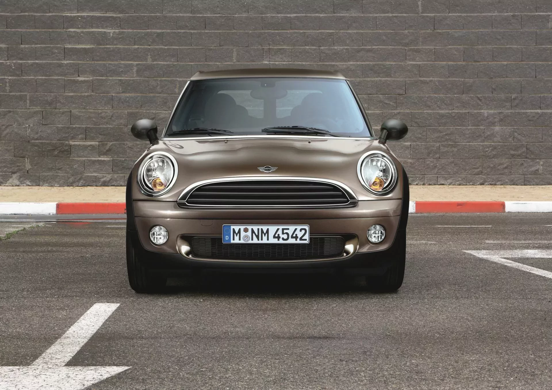 Mini w wyjątkowo niskiej cenie to spora okazja dla fanów marki. Kupisz go za niecałe 5 tysięcy złotych