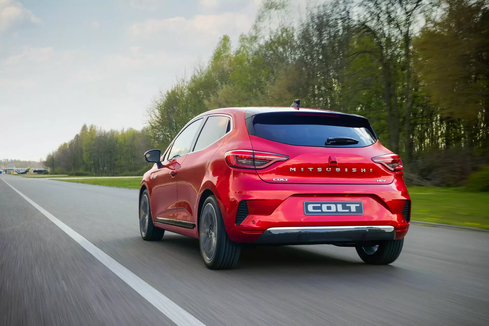 Mitsubishi Colt hatchback silnik benzyna hybryda nowy używany cena ceny opinie oceny zalety wady Renault Clio porównanie