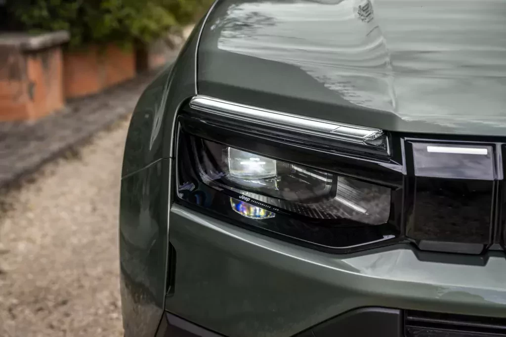 Nowy SUV z Polski dostaje trwalszy silnik na łańcuchu. Cena od 89 500 zł i dostawa na wakacje namiesza w segmencie