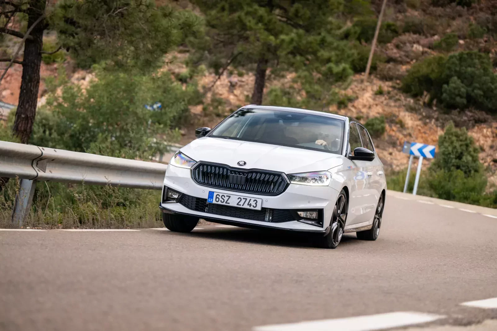 Nowa Skoda Fabia 130 Sport w zakrecie