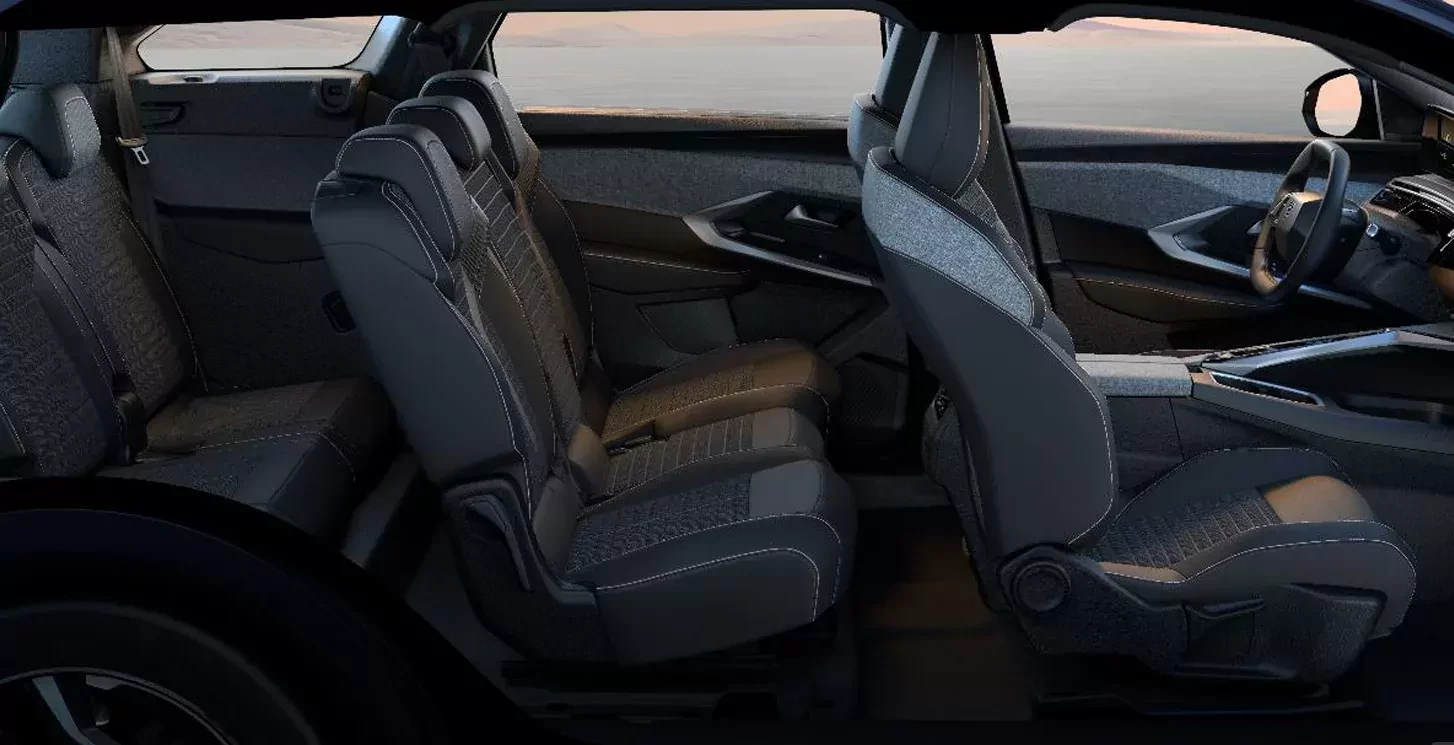 SUV PEUGEOT_5008_2026 przekroj kabiny