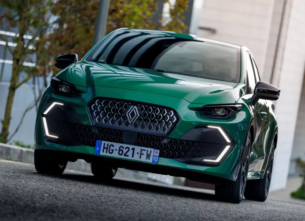 Od ponad 35 lat ten tani model jest dla Renault żyłą złota. Hatchback przeobrażający się w SUV-a stał się bestsellerem w królestwie sedanów