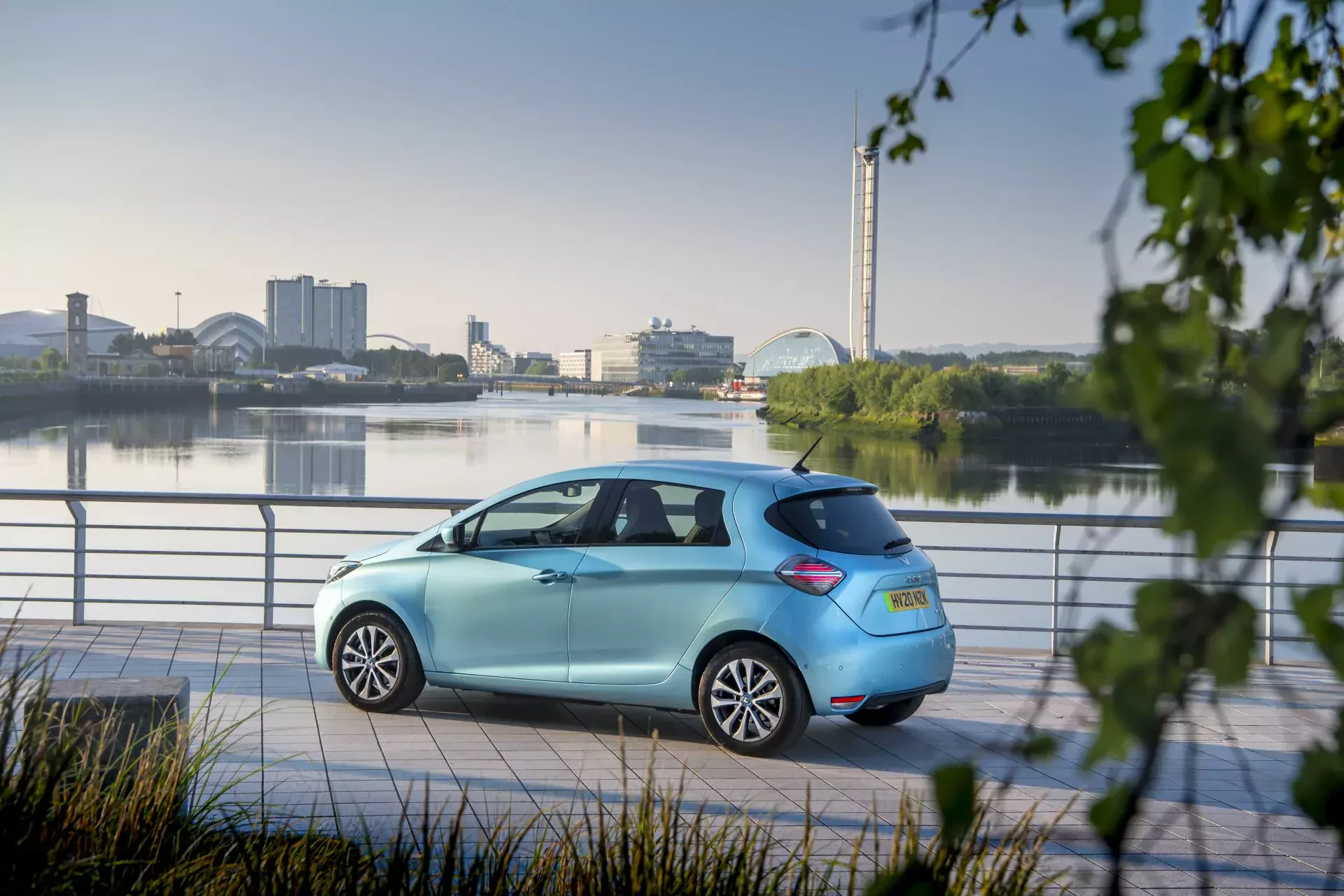 Renault Zoe samochód elektryczny zasięg cena ceny opinie oceny zalety wady silnik bateria pojemność otomoto