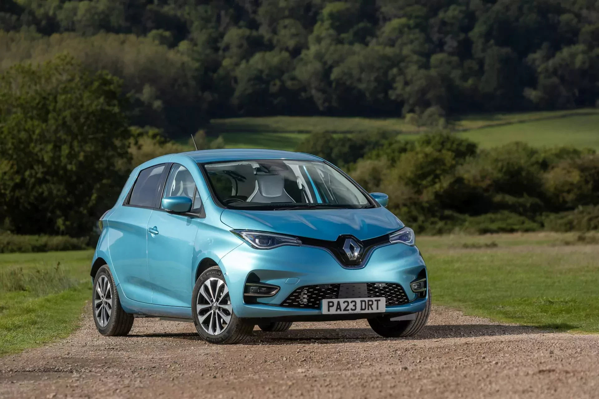 Renault Zoe samochód elektryczny zasięg cena ceny opinie oceny zalety wady silnik bateria pojemność otomoto