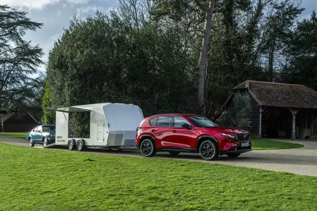 Nowa Mazda CX-5 stawia na legendarną niezawodność i wyposażenie. Tańszy i z etykietą eko SUV zostawia Toyotę RAV4 w tyle