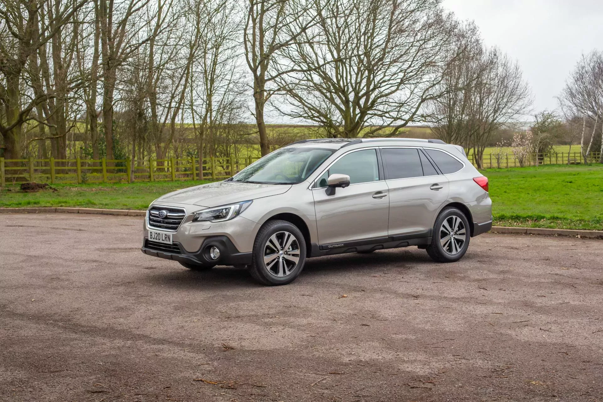 SUV Subaru Forester silnik benzyna diesel bokser napęd na cztery koła opinie oceny zalety wady cena ceny otomoto