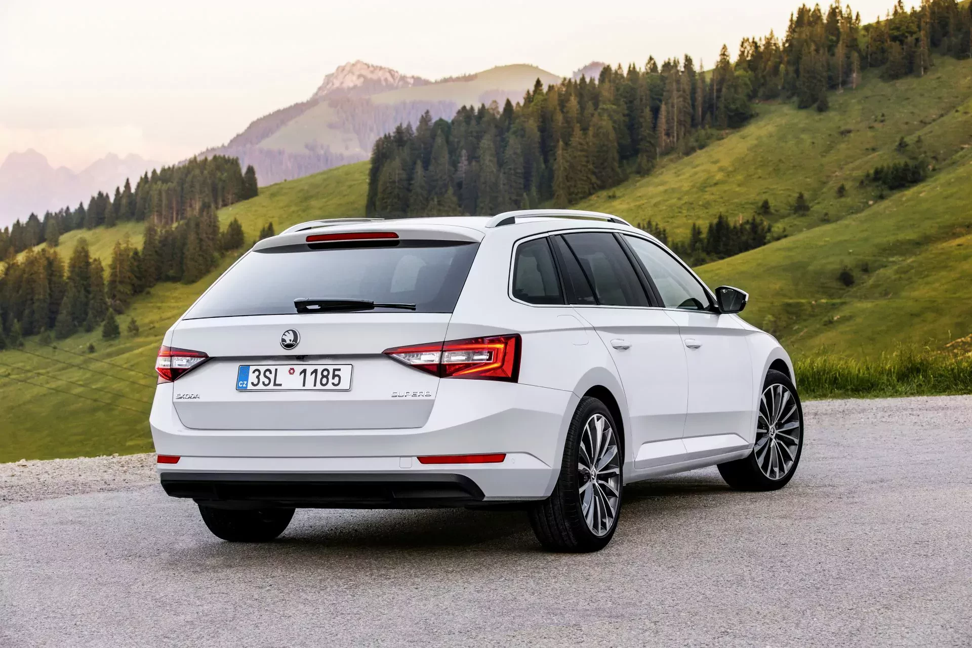 Skoda Superb silnik benzyna diesel moc pojemność spalanie opinie oceny zalety wady cena ceny otomoto