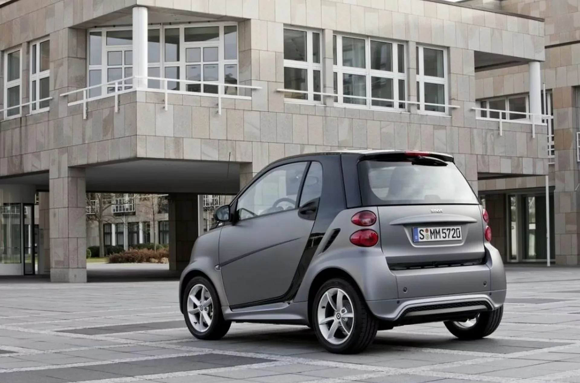 Smart Fortwo samochód miejski tanio tani cena ceny opinie oceny zalety wady silnik moc benzyna diesel