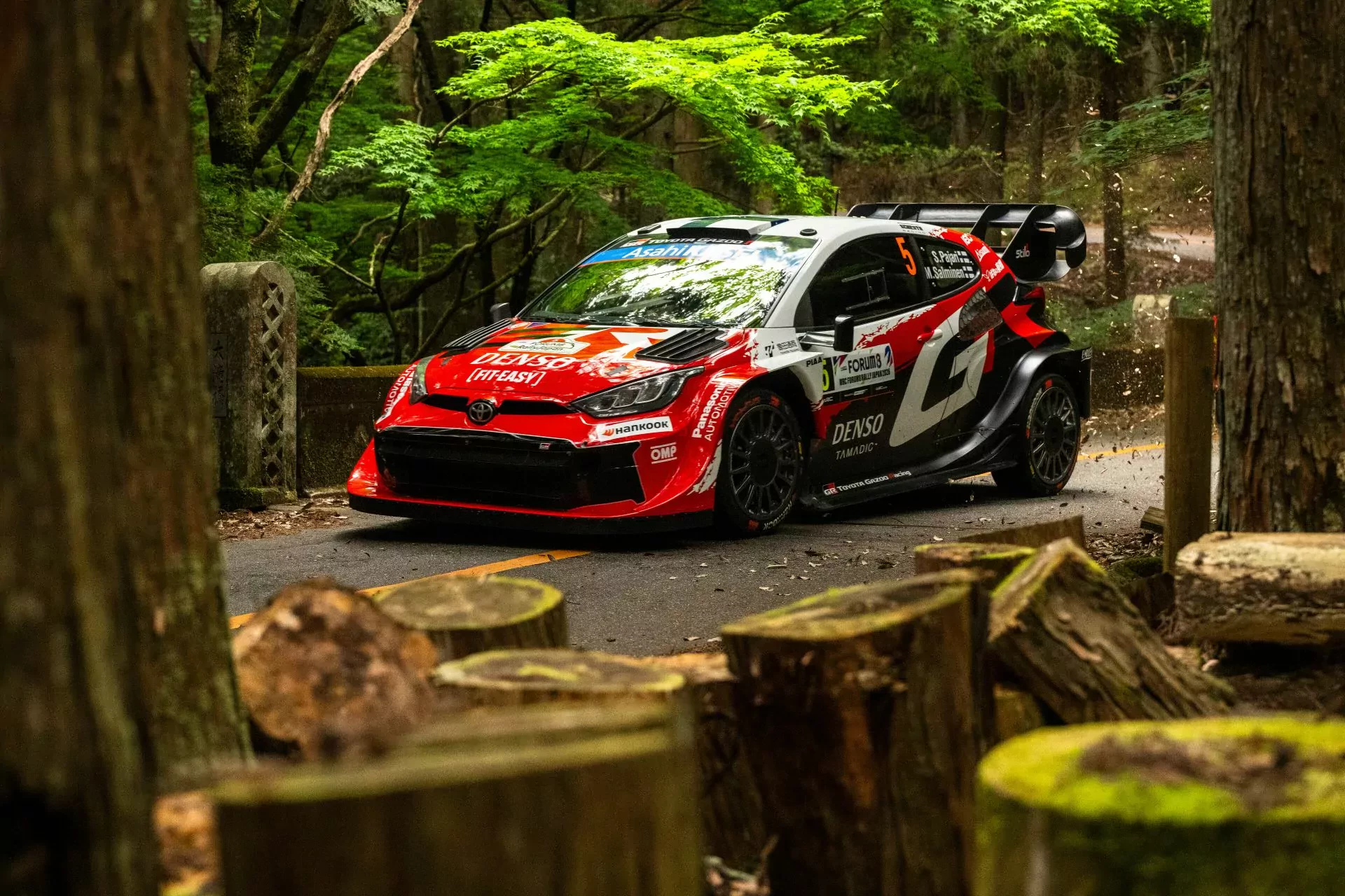 Evans i Martin powiększają prowadzenie w WRC. Brytyjczycy wygrali Rajd Japonii i zmierzają po tytuł