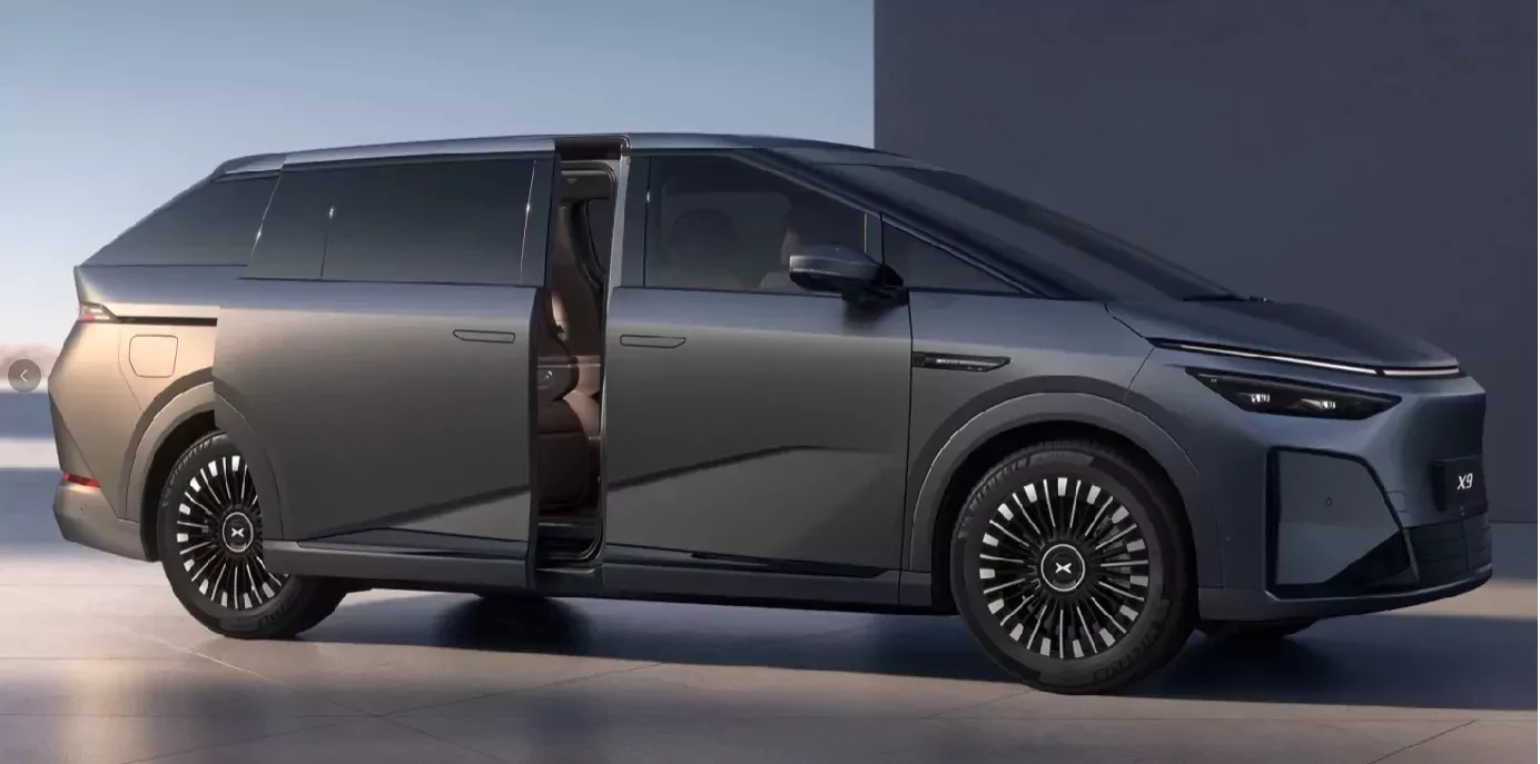 Xpeng X9 minivan zdjecie z boku