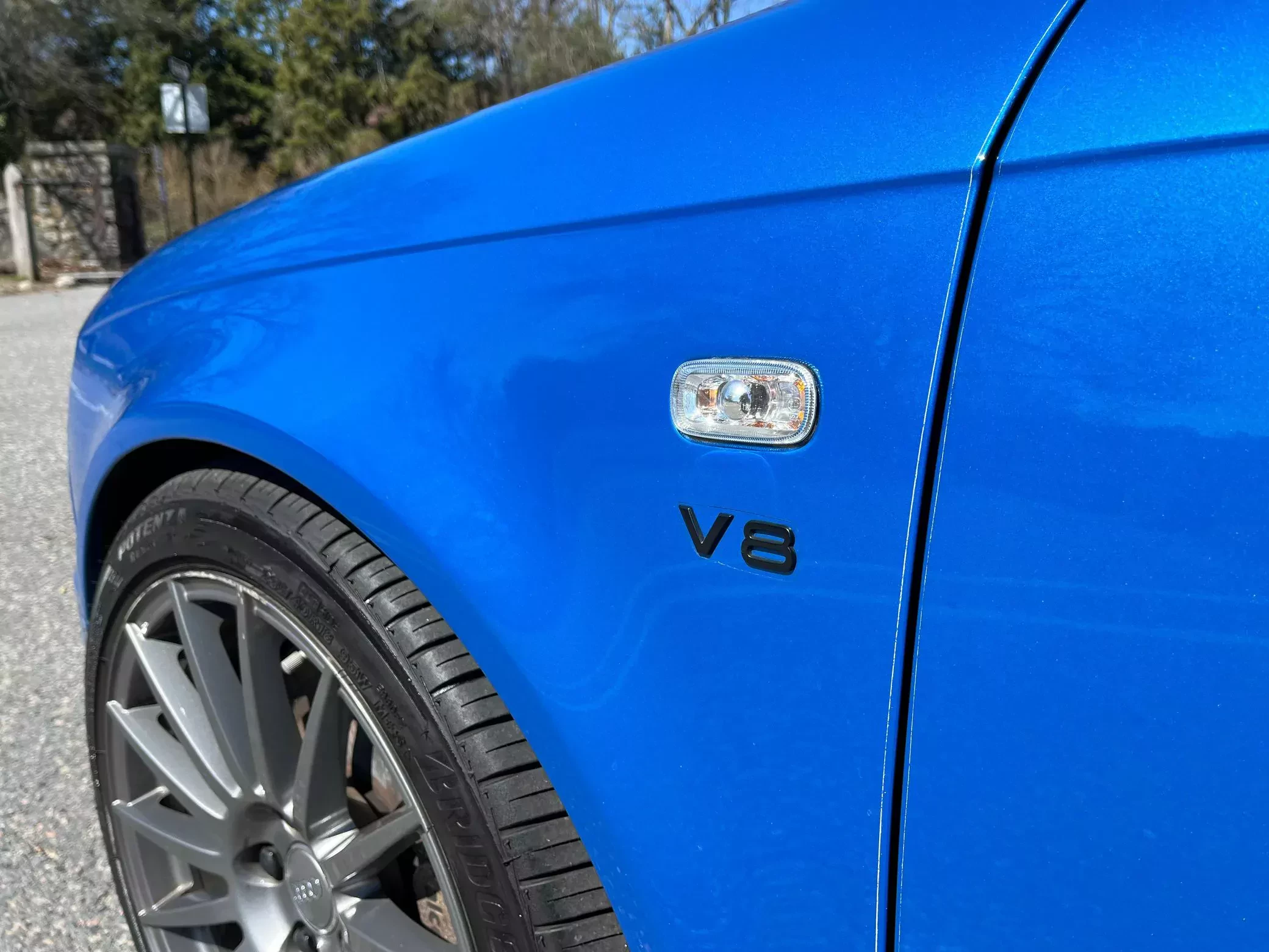18-letnie Audi S4 praktycznie jak nowe. Ma tylko 20 tys. km przebiegu i piękny silnik V8 pod maską