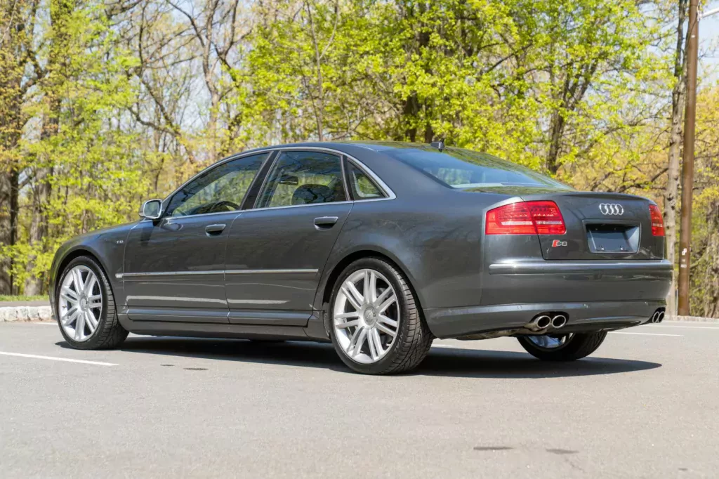 audi-s8-v10