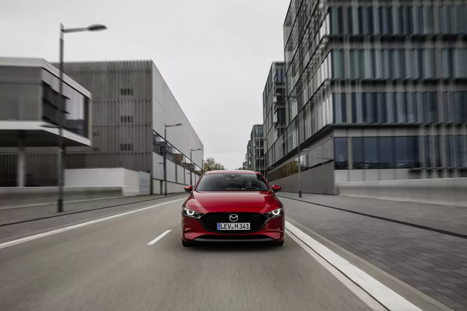 czerwona Mazda 3