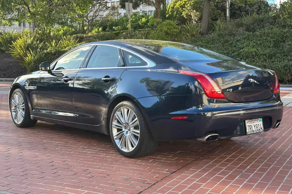 jaguar-xj-silnik-v8-luksus